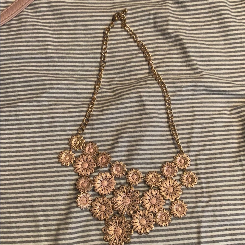 Rose gold, flowery, expandable necklace!